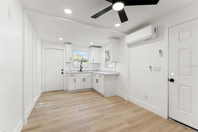 Building Photo - 8719 N Ola Ave