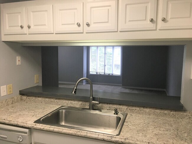 Building Photo - Updated, spacious 4br 2ba condo within wal...