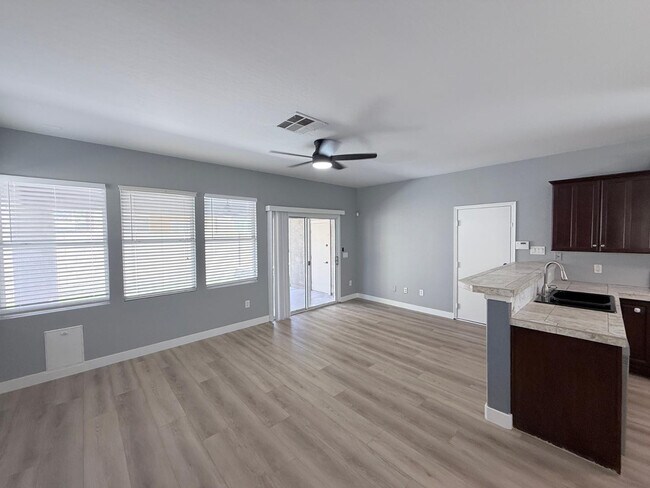 Building Photo - 3028 W Cavalry Dr