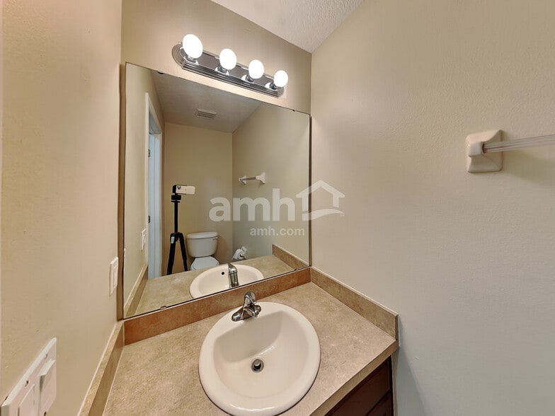 Building Photo - 2065 Home Again Rd