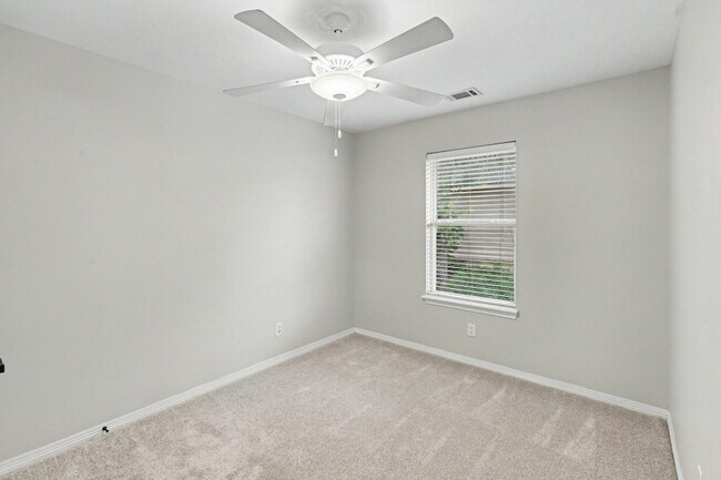 Building Photo - 10718 Fairview Dr