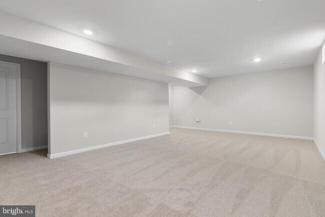 Building Photo - 3210 White Tail Dr