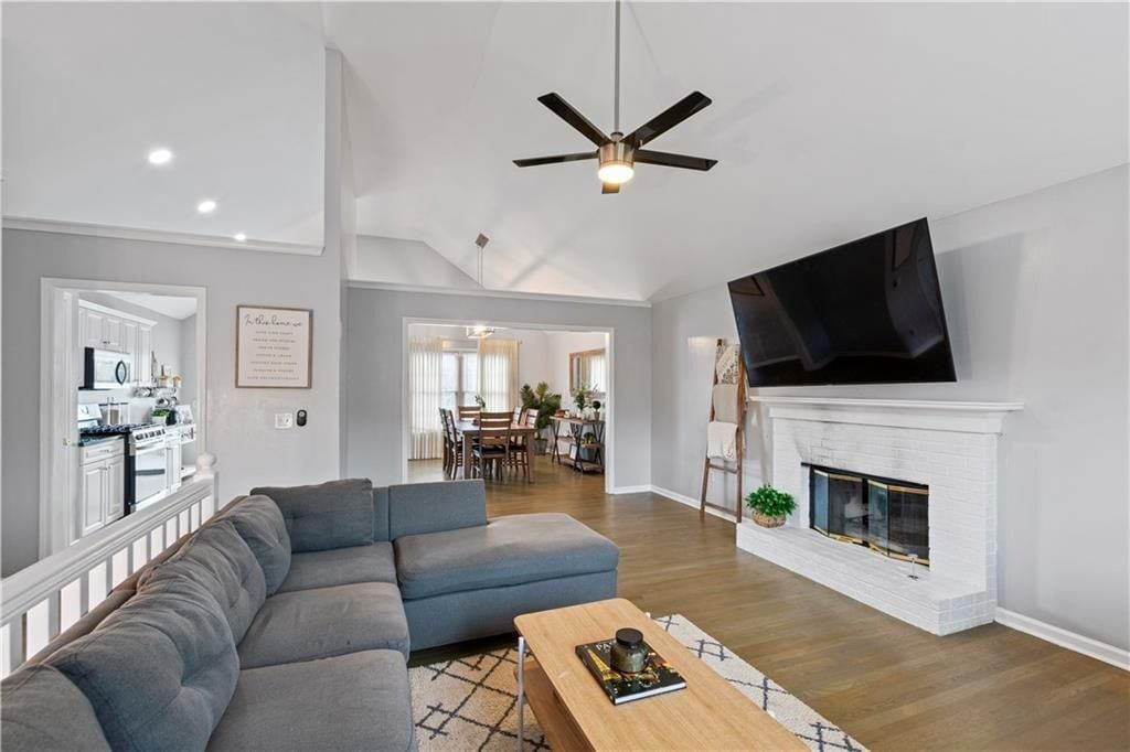 Building Photo - 2437 Pondside Pl NE