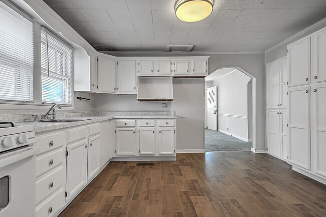 Building Photo - 109 Bettie St