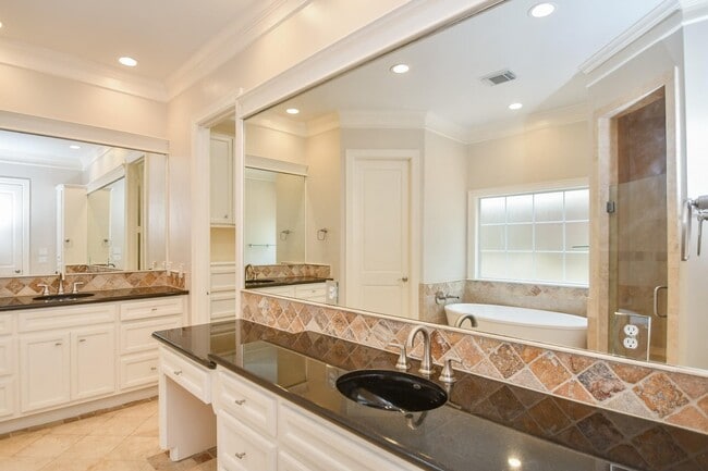 Building Photo - 7626 E Jordan Cove