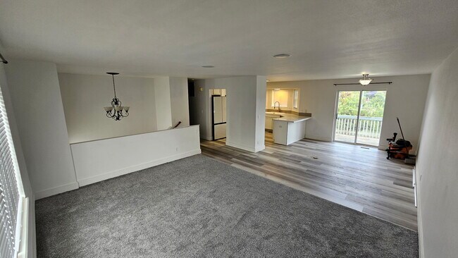 Building Photo - 4411 Sinai Dr