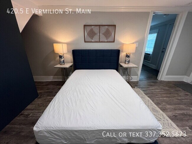 Building Photo - 420.5 E Vermilion St