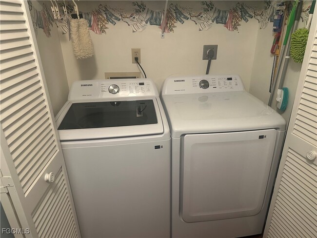 Building Photo - 12621 Kelly Sands Way