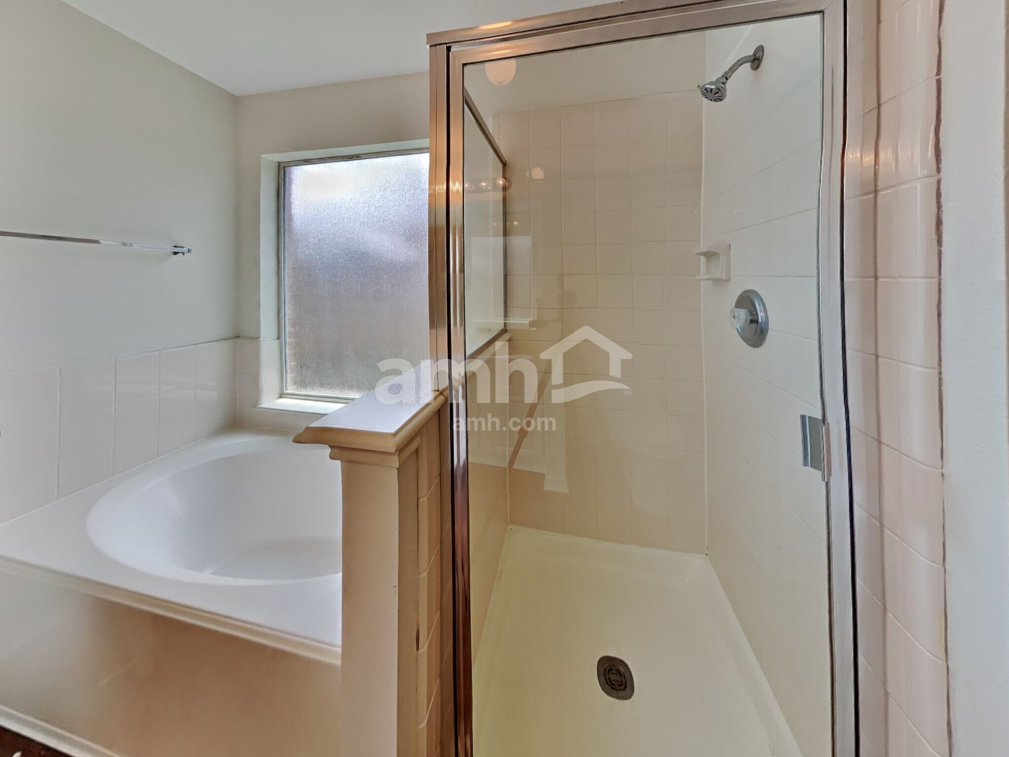 Building Photo - 2114 English Green Way