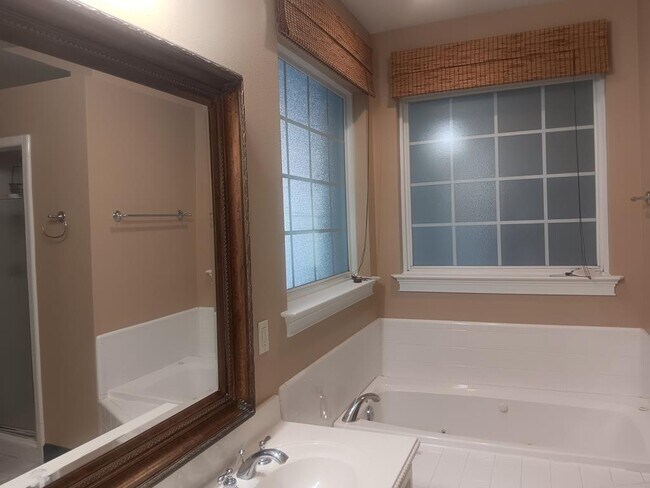 Building Photo - 12 Buckfast Ct