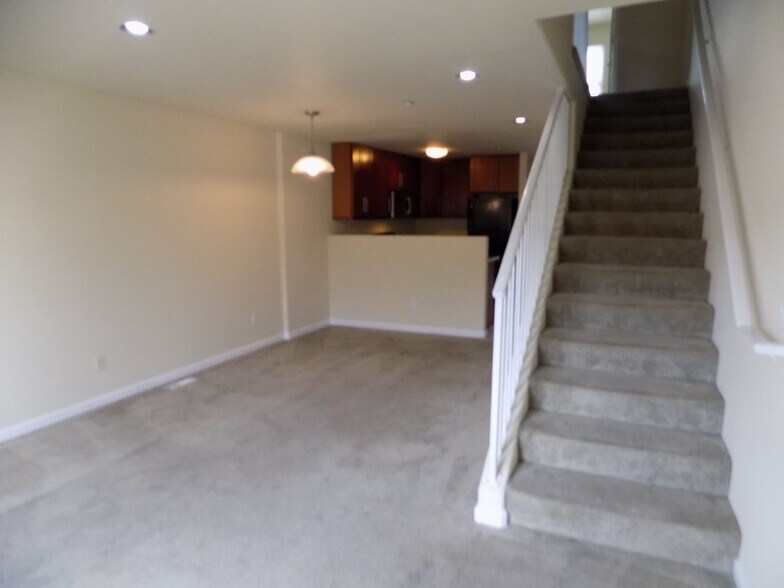 Building Photo - 5114 Wall, 6