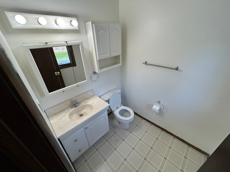 Building Photo - 1882 Paul Dr