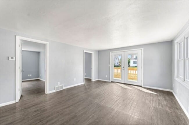 Building Photo - Beautifully updated with modern upgrades and cozy charm. PETS WELCOME