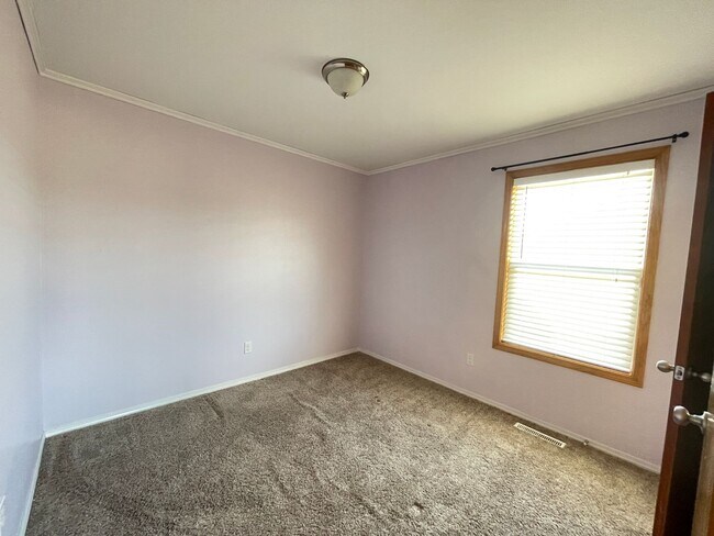 Building Photo - 3253 S Palisades Dr