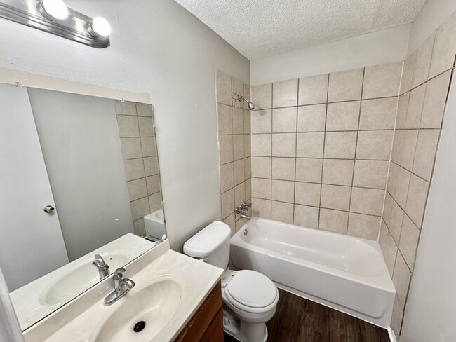 Building Photo - 6506 Wimble Rd