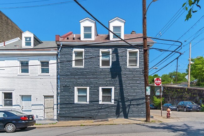 Building Photo - 145 S 12th St