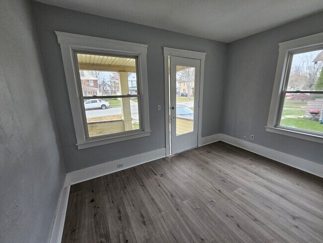 Building Photo - 1852 E 32nd St