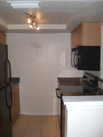 Building Photo - STRATFORD CONVENIENT 1/1 CONDO IN SEMINOLE...
