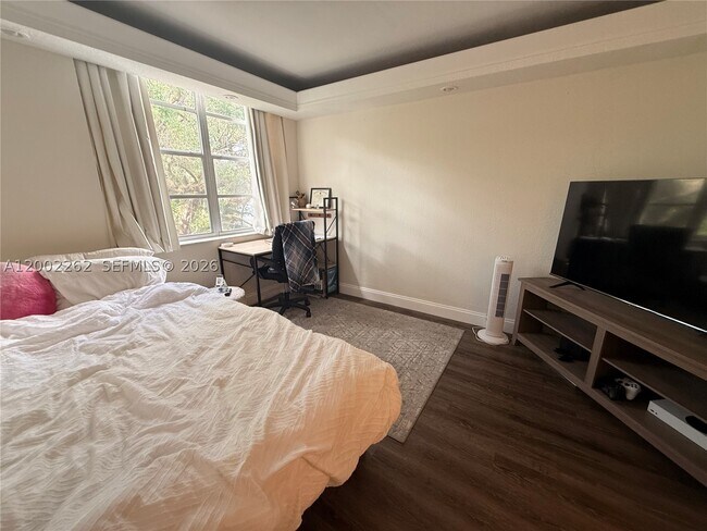 Building Photo - 9440 Live Oak Pl