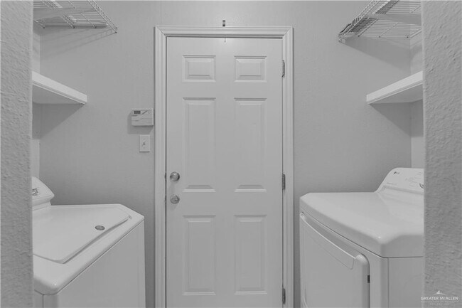 Building Photo - 4608 Ivy Ave W