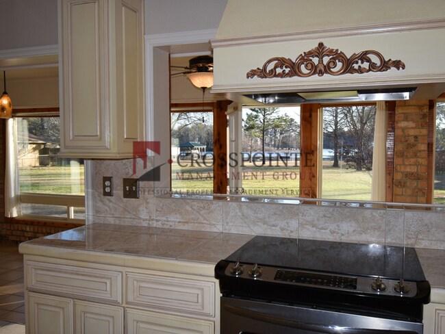 Building Photo - Tour Today! 3 Bedroom Home On Lake Tyler!