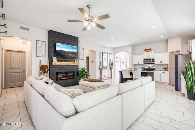 Building Photo - 329 Samuel Vis St