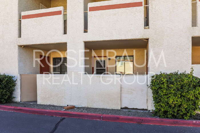 Building Photo - 455 W Kelso St