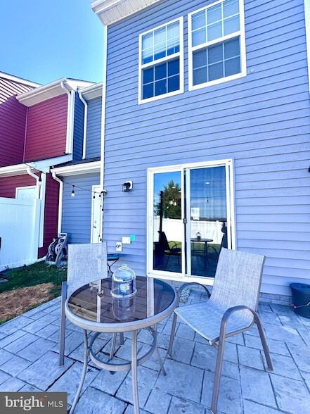 Building Photo - 576 Thumper Dr