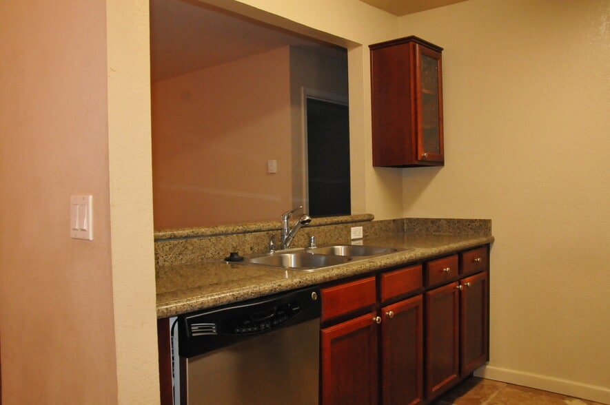 Building Photo - 3268 Red Cedar Terrace