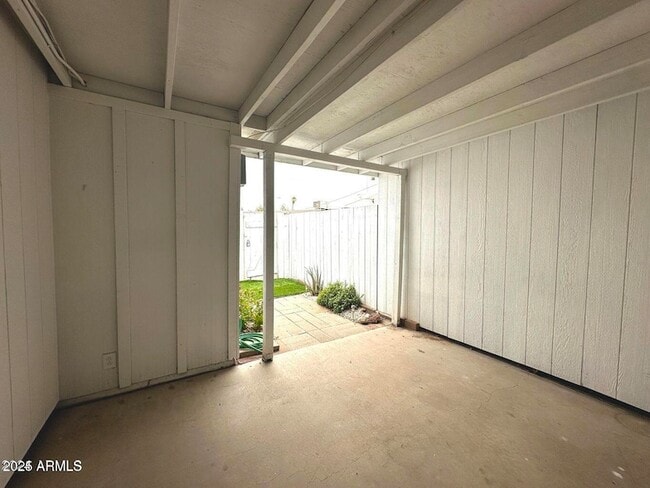 Building Photo - 10362 W Oakmont Dr