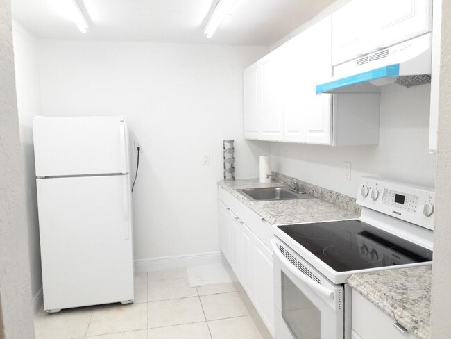 Brand new kitchen cabinets and counter-top - 1800 Sans Souci Blvd