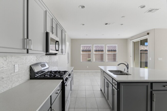 Building Photo - 3158 Molinos Dr