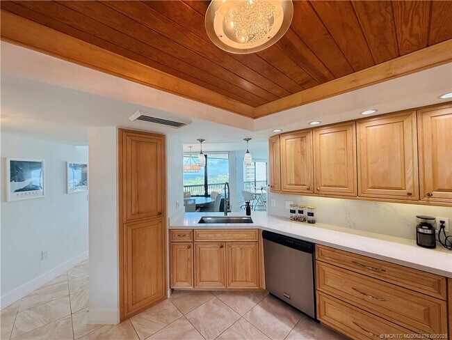 Building Photo - 8800 S Ocean Dr