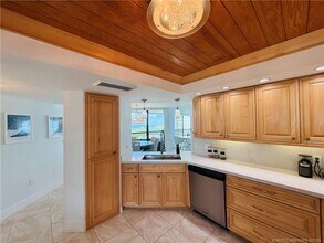 Building Photo - 8800 S Ocean Dr