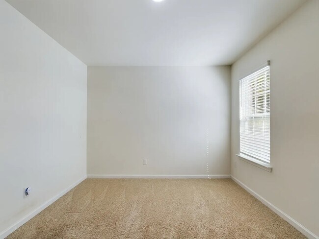 Building Photo - 5012 Jamie Sloop Ln
