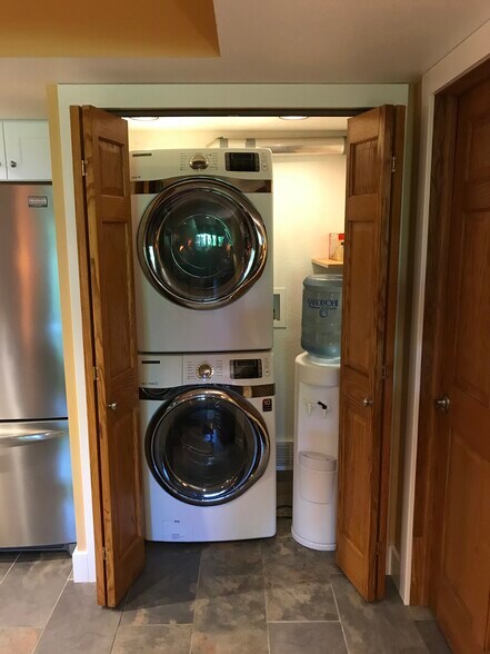 Building Photo - 6100 Centerville Rd