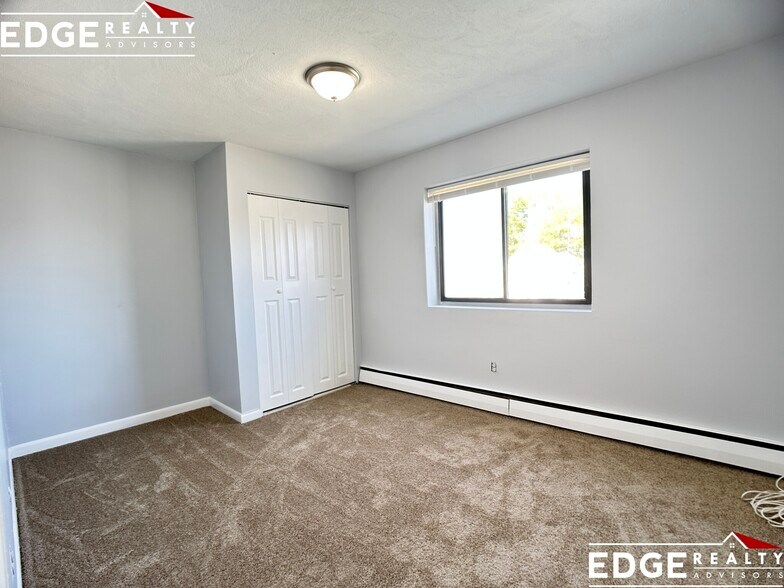 Building Photo - 35 Glencoe St