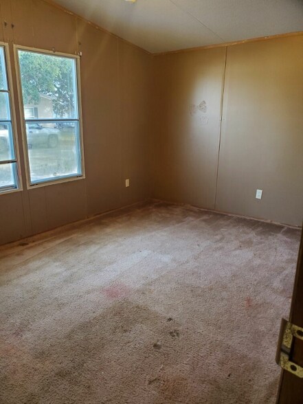 Building Photo - 494 Crooked St