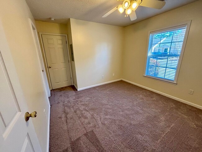 Building Photo - 310 Evans Lake Way