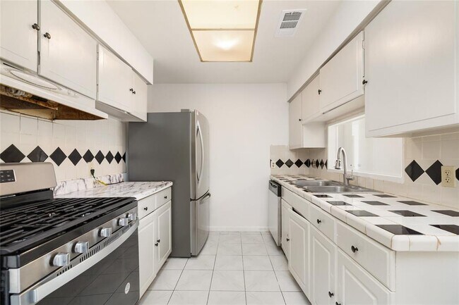 Building Photo - 10707 Glenfield Ct
