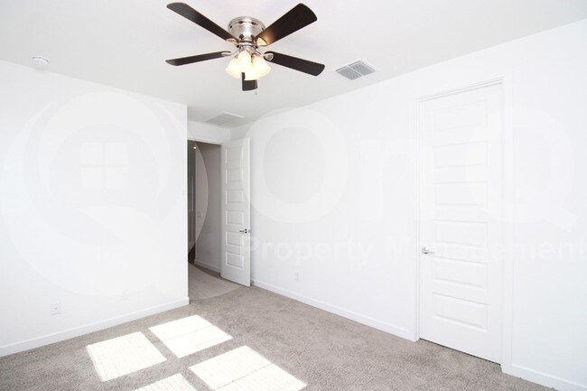Building Photo - 1130 E Armstrong Wy
