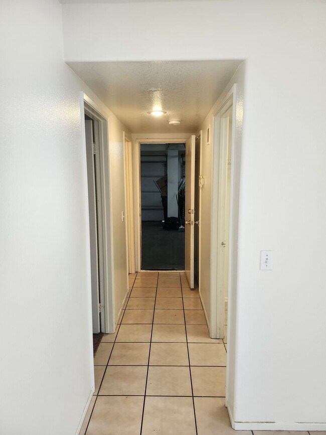 Building Photo - Spacious 4-Bedroom Home in a Prime Location