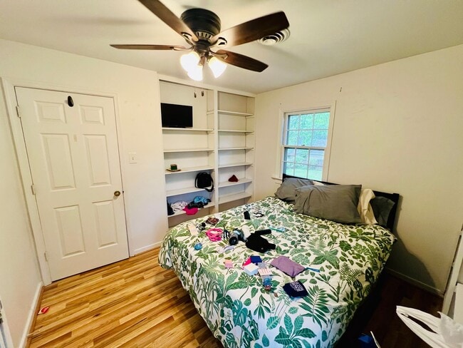 Building Photo - Charming 4-Bedroom Home with Ample Space and Modern Amenities