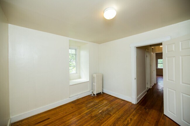 Building Photo - 2026/2027 JHU Off-Campus 5bd/3ba Charles Village w/ W/D & parking!.. Available 6/9/26