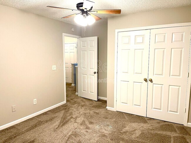 Building Photo - 311 Coral Cir