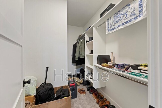 Building Photo - 917 E Bissett St