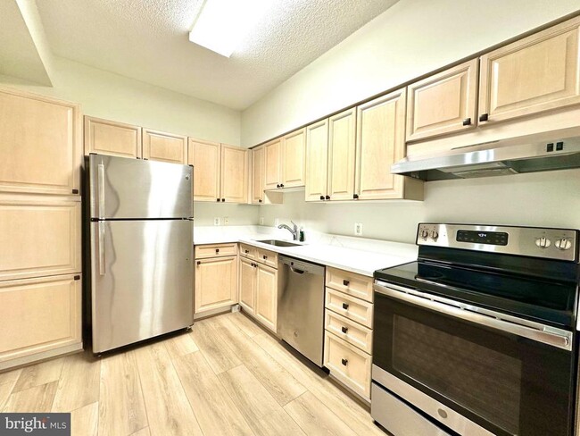 Building Photo - 3210 N Leisure World Blvd