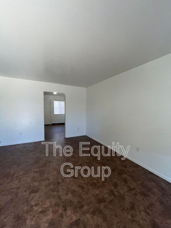 Building Photo - 806 S Court St