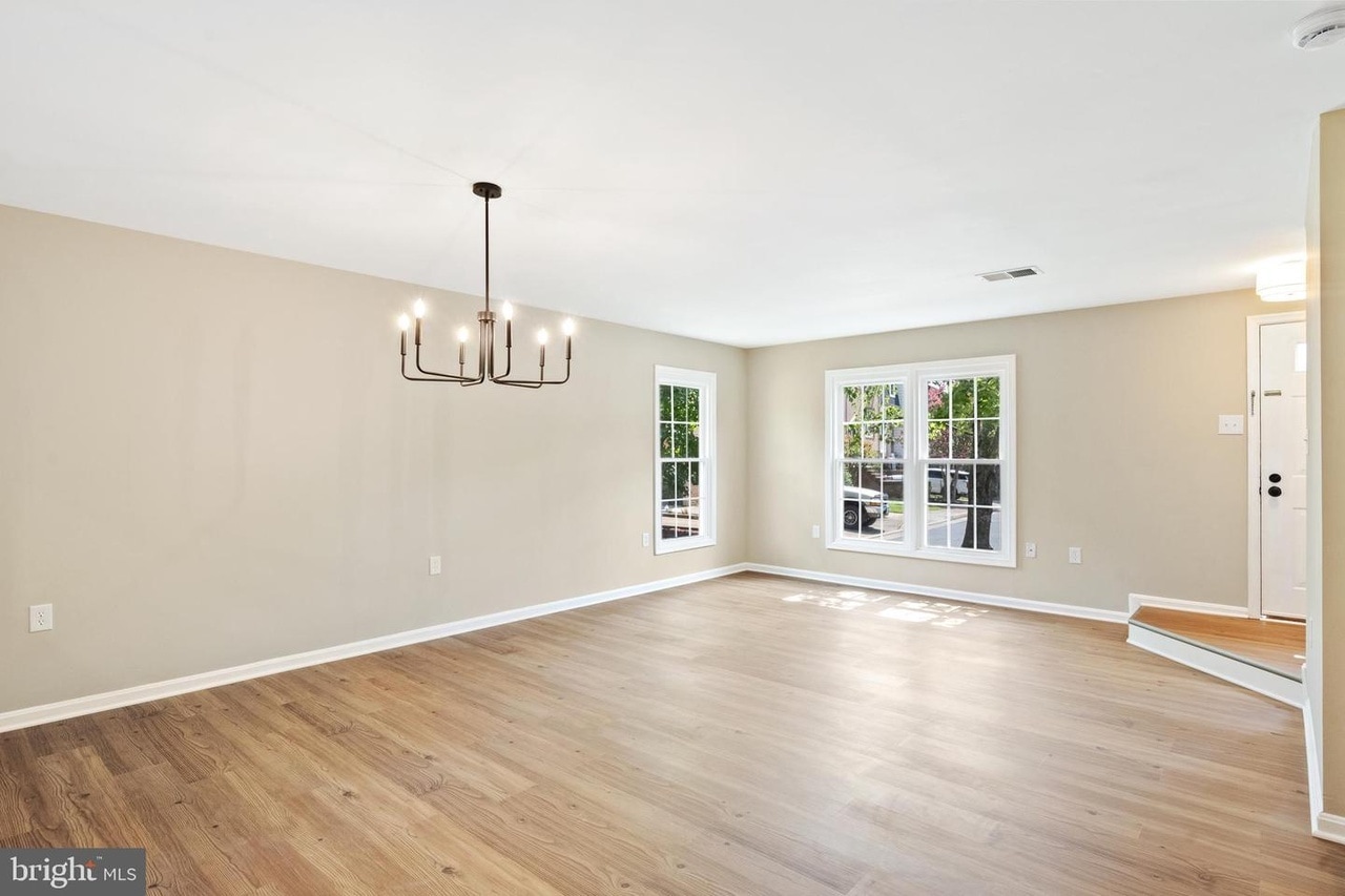 Building Photo - 7422 Barbados Ln