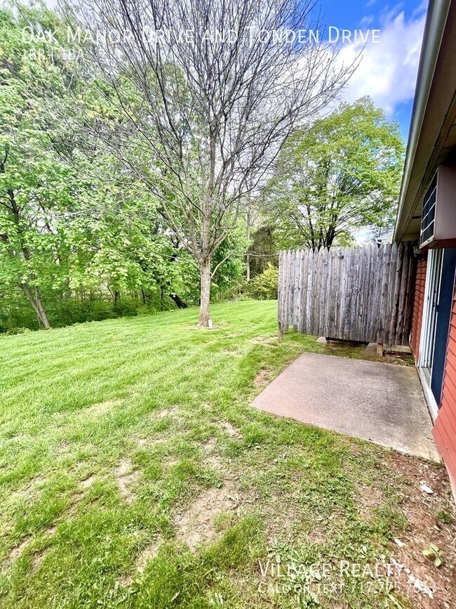 Building Photo - 204 Oak Manor Dr